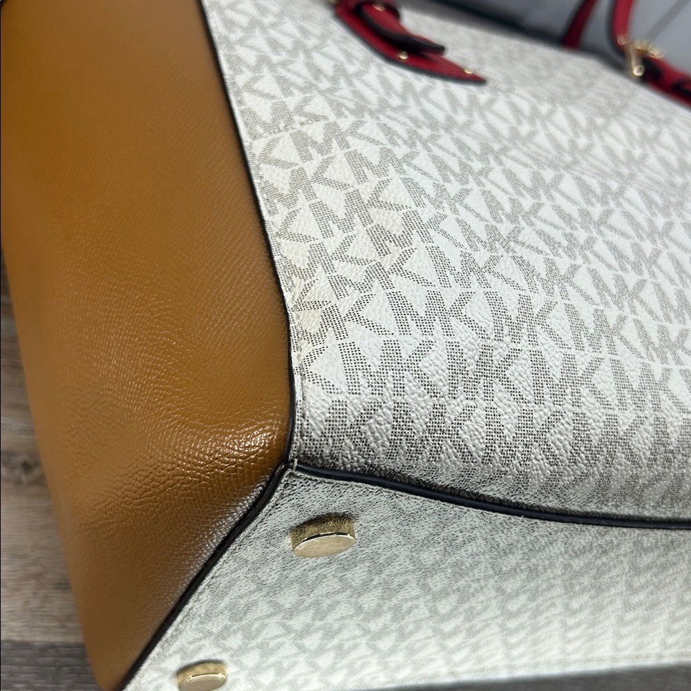 4950 Michael Kors vanilla tan and red voyager tote bag 254674950 - Picture 11 of 13